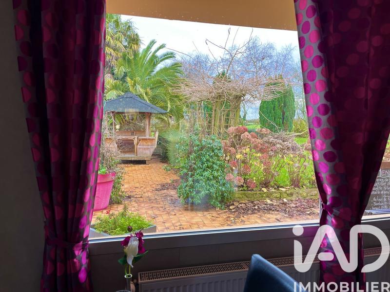 Maison - 325 m² - 13 pièces