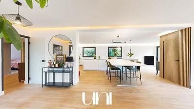 Maison - 265 m² - 8 pièces