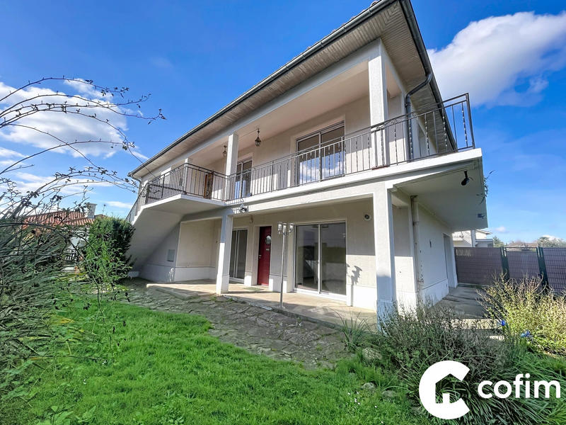 Maison traditionnelle - 180 m² - 7 pièces