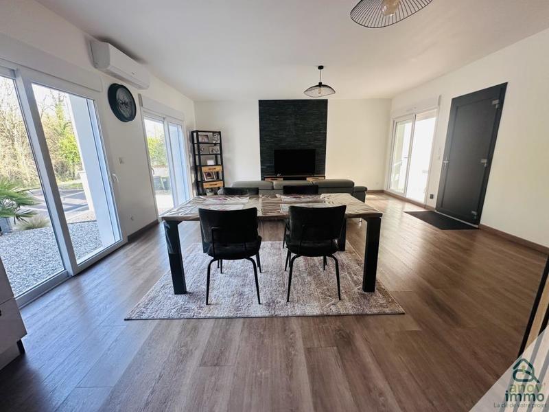 Maison - 99 m² - 5 pièces