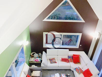 Maison - 210 m² - 6 pièces