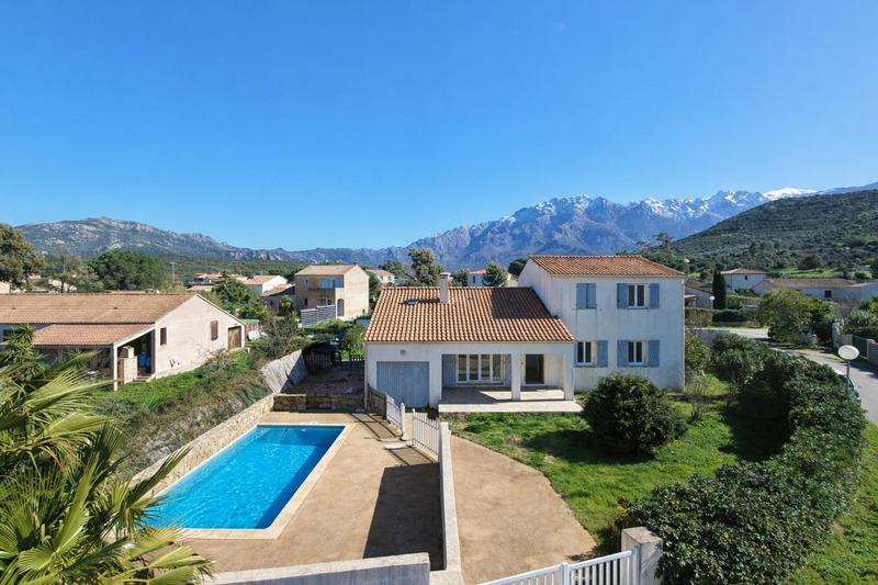 Maison - 140 m² - 5 pièces