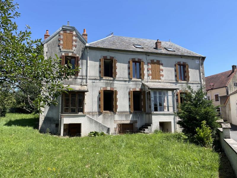 Maison traditionnelle - 218 m² - 9 pièces