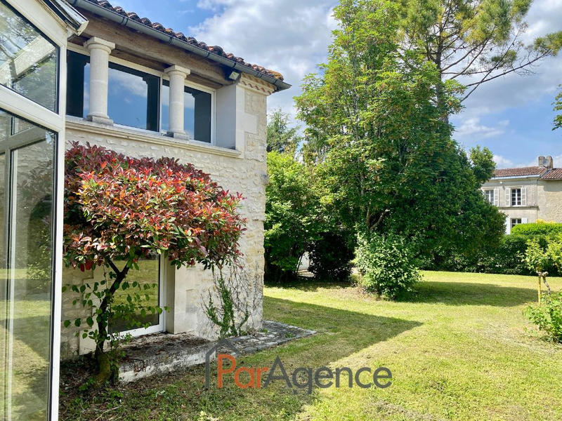 Propriété - 654 m² - 14 pièces