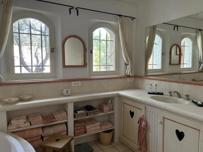 Propriété - 218 m² - 6 pièces