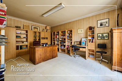 Maison - 320 m² - 13 pièces