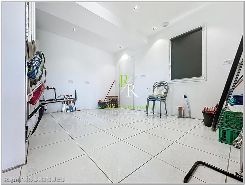 Maison - 213 m² - 9 pièces