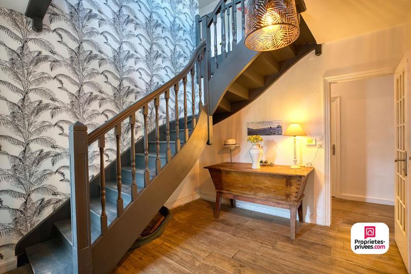 Maison - 231 m² - 8 pièces