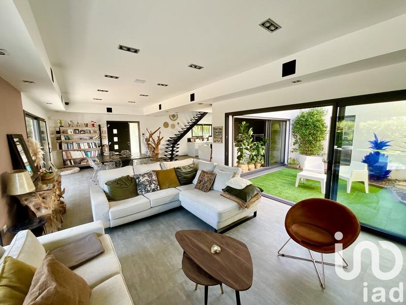 Maison - 218 m² - 6 pièces