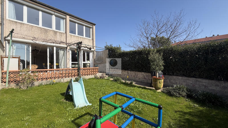 Maison - 111 m² - 6 pièces