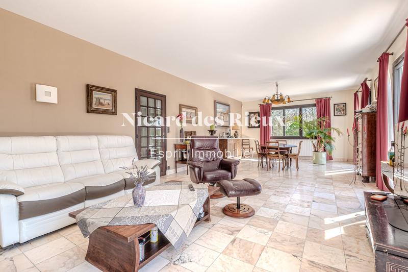 Maison - 260 m² - 7 pièces