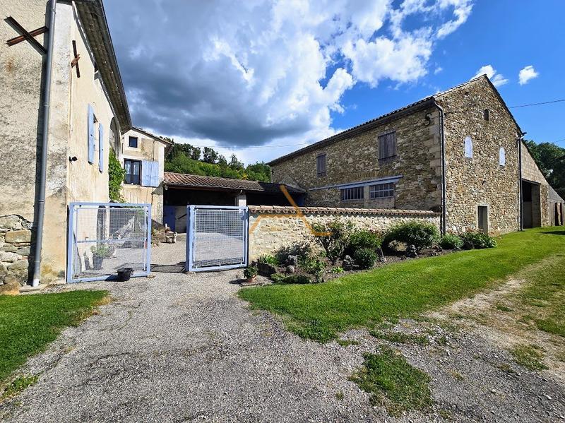 Maison en pierre - 500 m² - 5 pièces