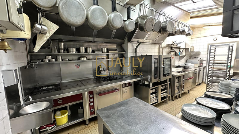 Local commercial - 310 m² - 12 pièces