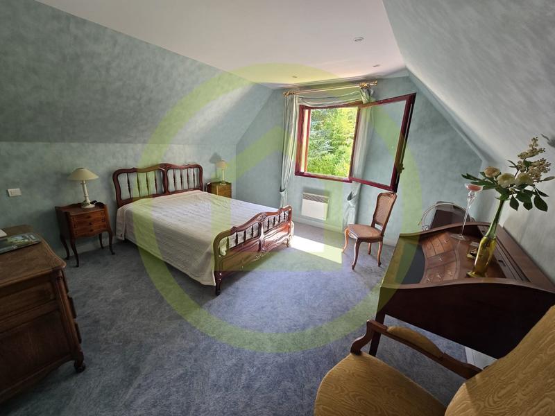 Maison - 260 m² - 6 pièces