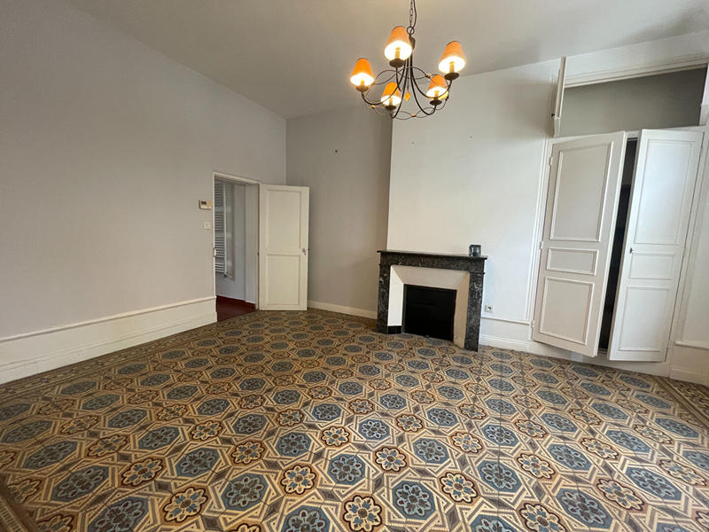 Maison - 196 m² - 9 pièces