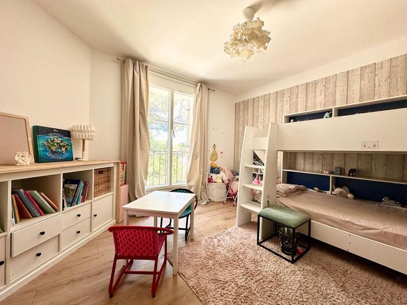 Maison - 255 m² - 11 pièces