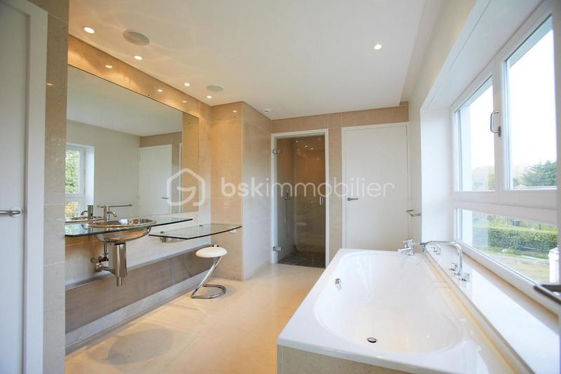 Maison d'architecte - 248 m² - 7 pièces