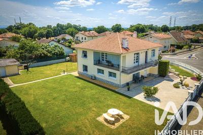 Maison - 227 m² - 8 pièces