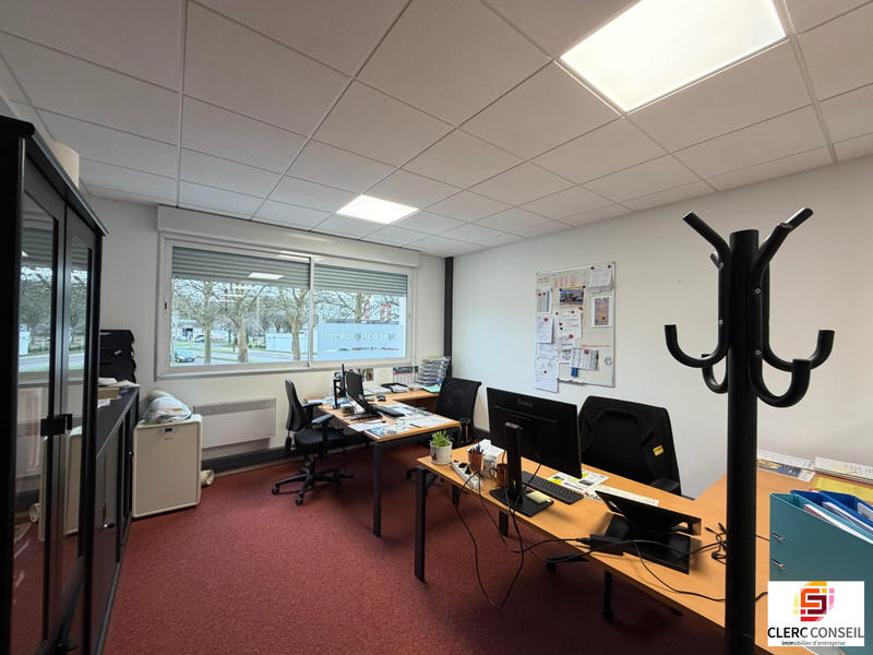 Local d'activités - 835 m²