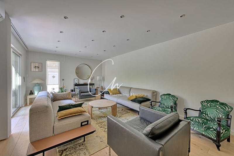 Maison - 218 m² - 7 pièces