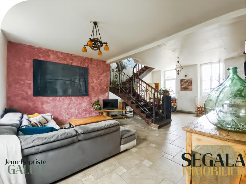 Maison - 230 m² - 6 pièces