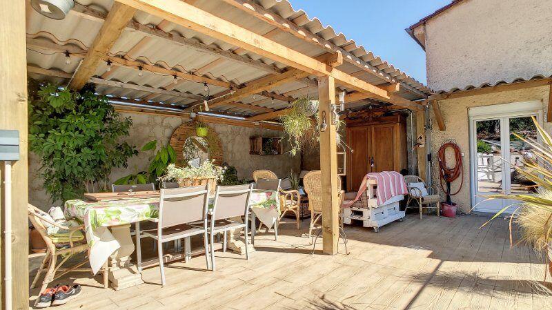 Maison - 180 m² - 7 pièces