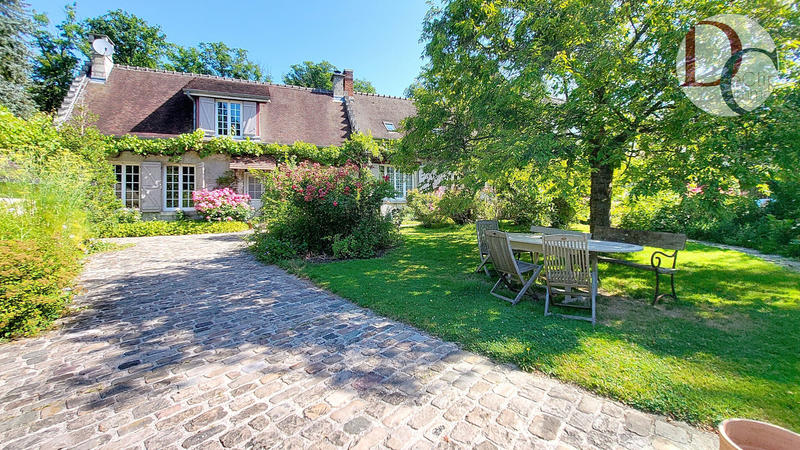 Maison - 286 m² - 10 pièces