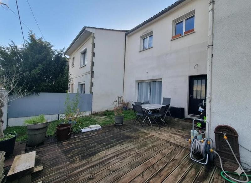 Maison - 270 m² - 10 pièces