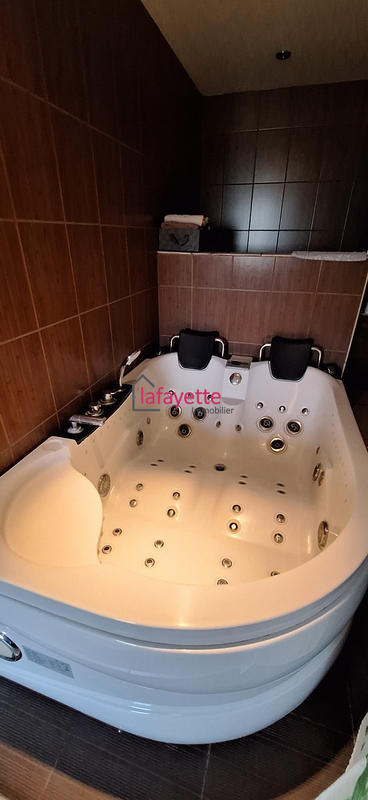 Maison - 800 m² - 15 pièces