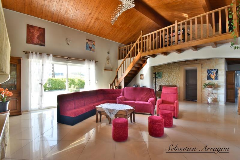 Propriété - 260 m² - 8 pièces