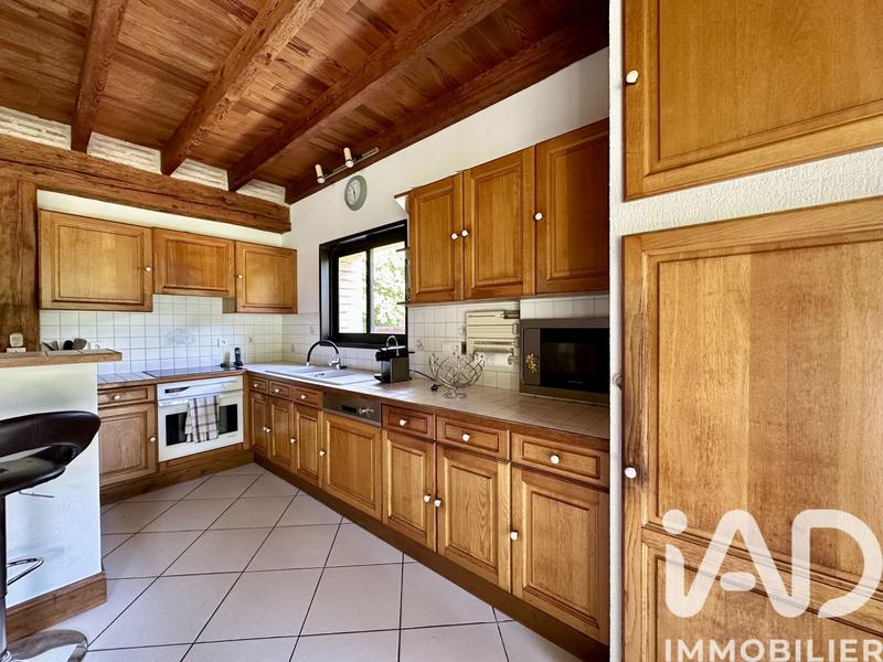 Maison - 240 m² - 8 pièces