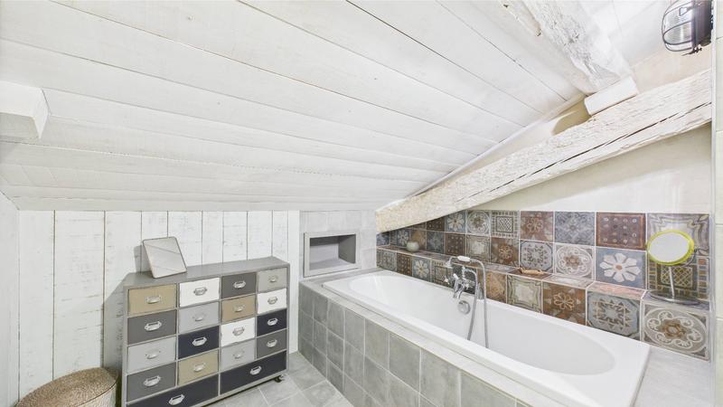 Maison - 230 m² - 7 pièces