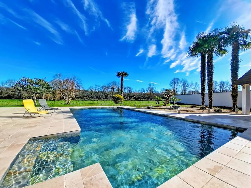 Maison - 220 m² - 7 pièces