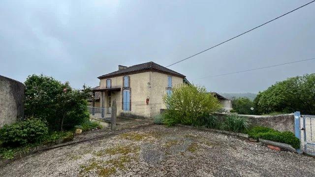 Propriété - 1 379 m² - 19 pièces