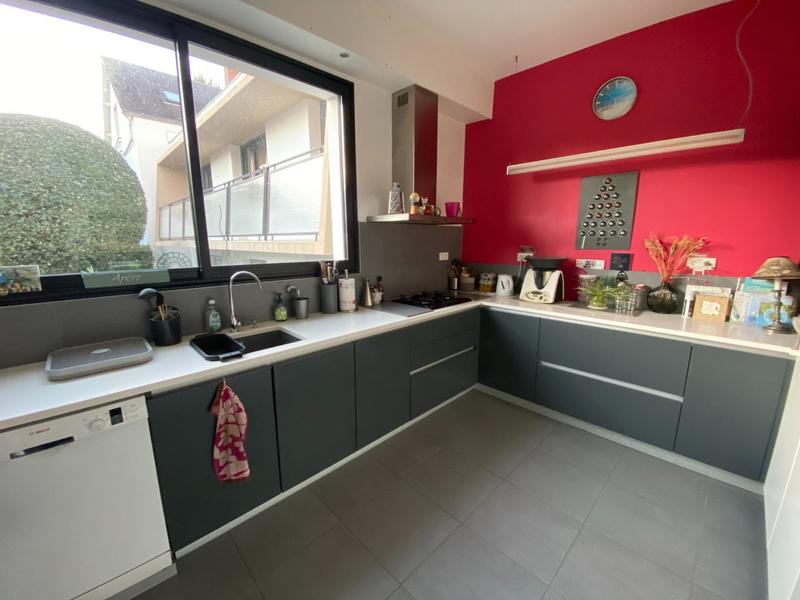 Maison - 225 m² - 7 pièces