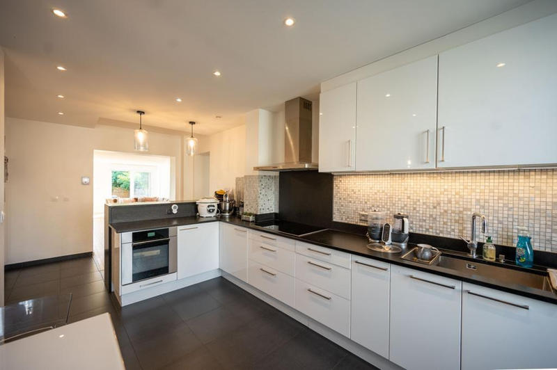 Maison - 250 m² - 7 pièces