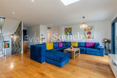 Maison - 230 m² - 6 pièces