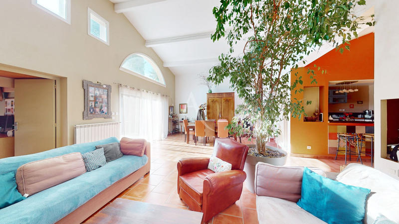 Maison - 210 m² - 6 pièces