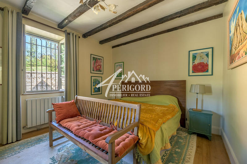 Maison - 227 m² - 14 pièces