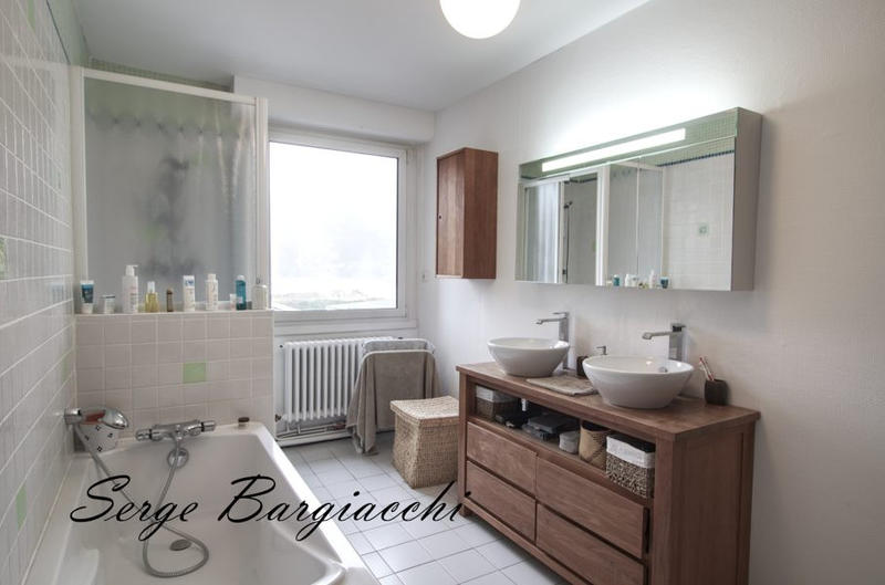 Maison contemporaine - 336 m² - 12 pièces