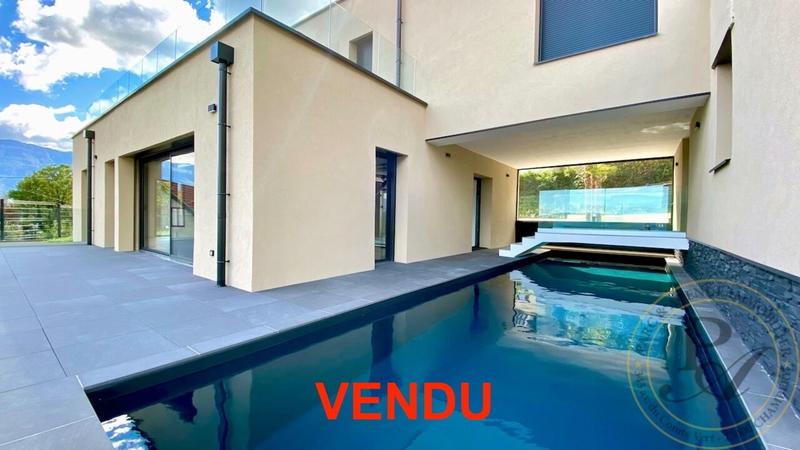 Maison - 400 m² - 7 pièces