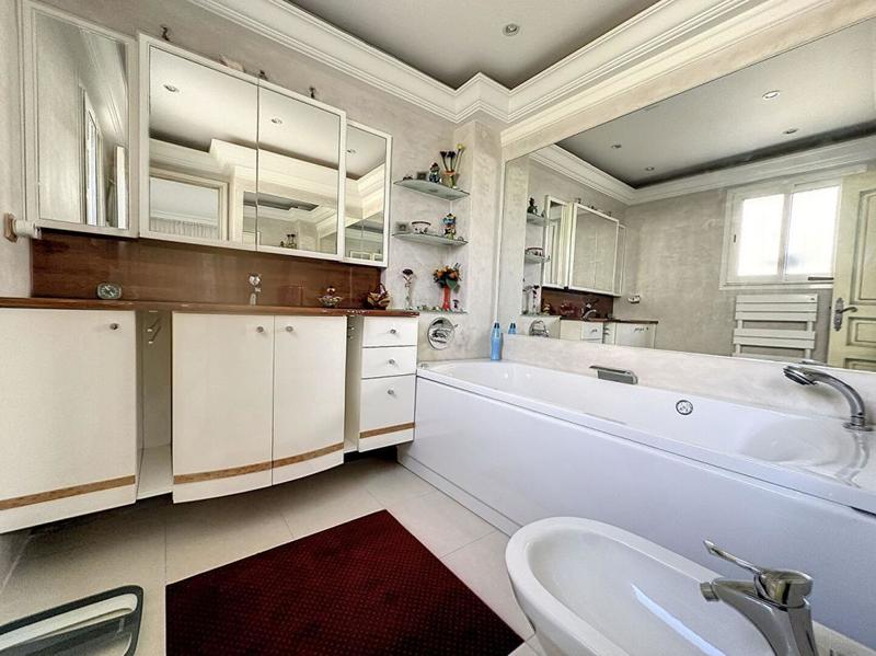 Villa - 184 m² - 6 pièces