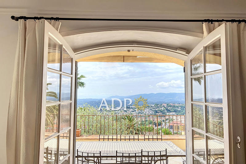 Maison - 210 m² - 6 pièces