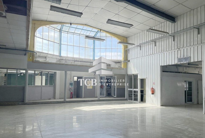 Local d'activités - 1 850 m²