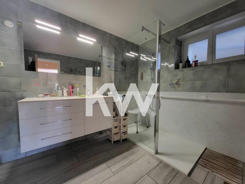 Maison - 177 m² - 6 pièces