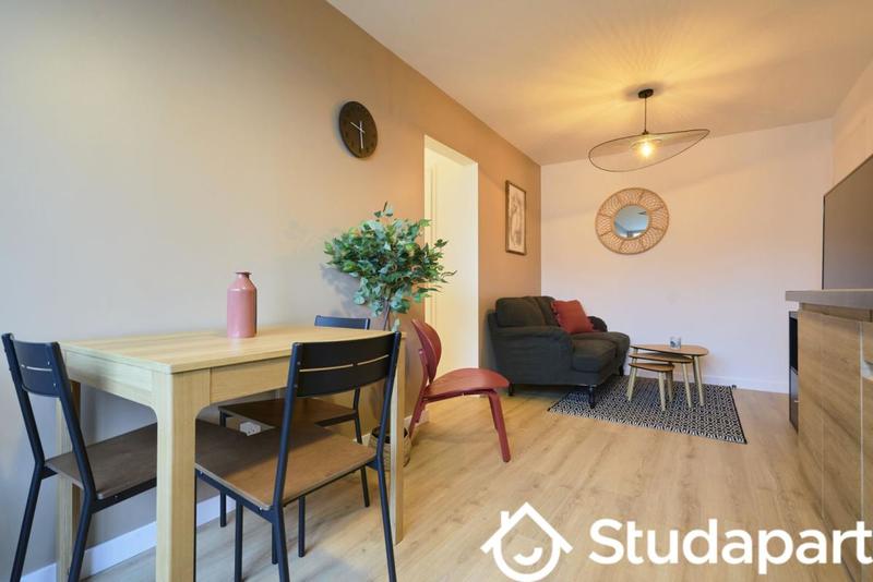 Chambre - 9 m² - 1 pièce