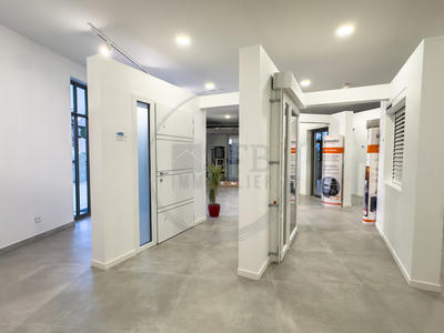 Local commercial - 215 m²