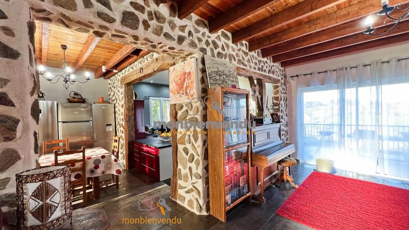 Maison traditionnelle - 187 m² - 7 pièces