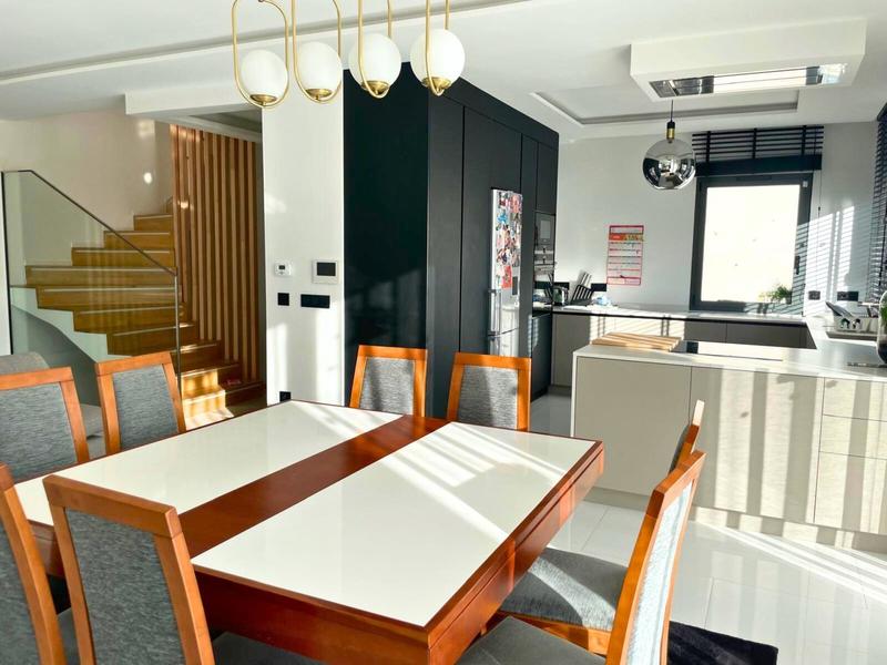 Maison - 185 m² - 8 pièces