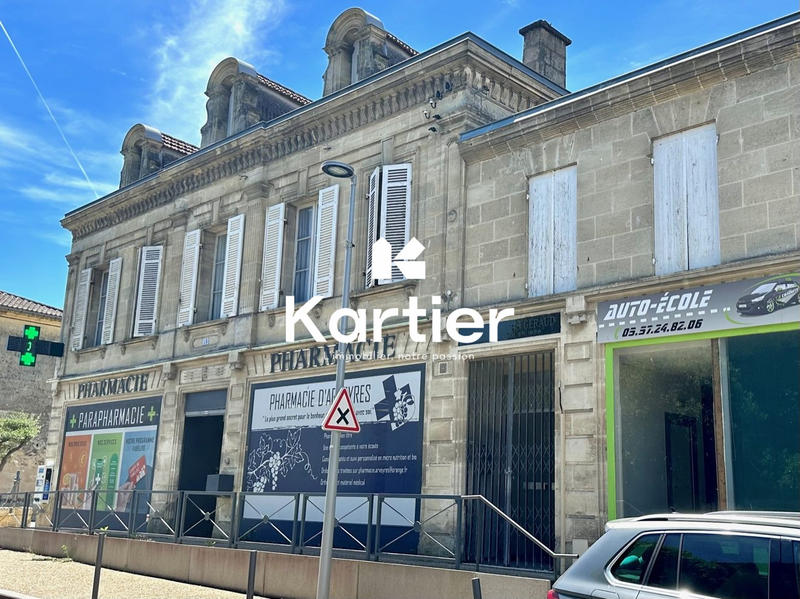 Maison ancienne - 800 m² - 12 pièces